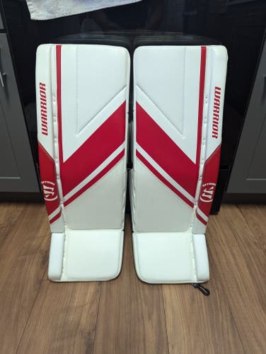 Lightly used 28" Warrior Ritual G6 E+ Goalie Leg Pads