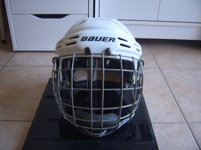 Good Condition Vintage Bauer HH5000 Senior Hockey Helmet sz Large White Eric Lindros