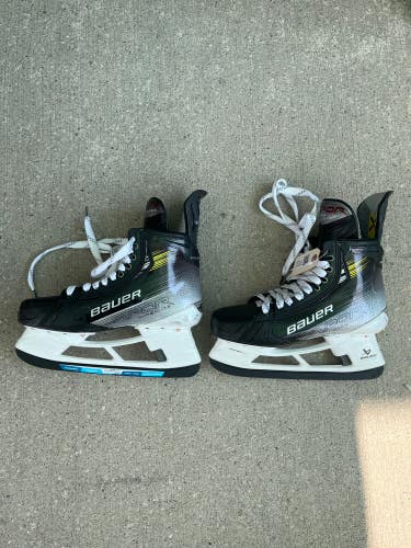 Worn once Senior Bauer Vapor Hyperlite 2 Hockey Skates 11.5 Fit 2