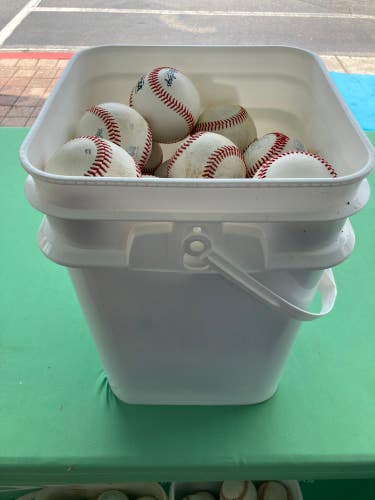 Used Rawlings NCAA 36 Pack Bucket and Balls