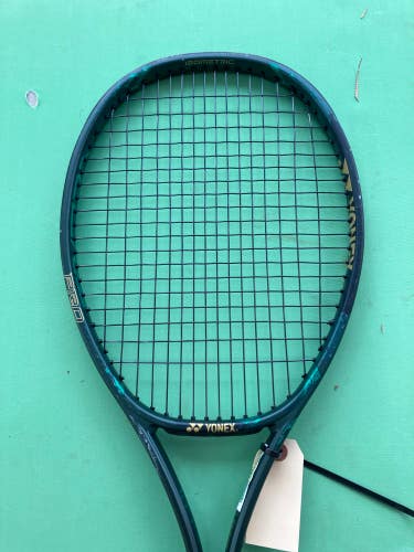 Used YONEX VCORE Pro 100 Tennis Racquet