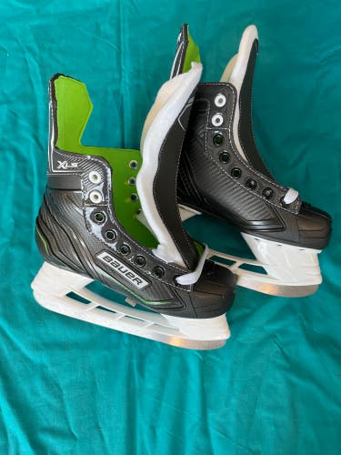 New Junior Bauer XLS Hockey Skates Regular Width Size 2