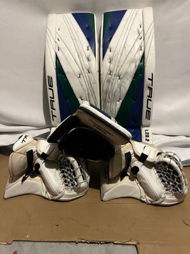 Used  True Regular Pro Stock L20.2 Goalie Full Set