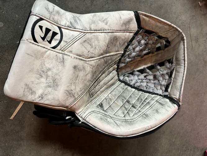 Used  Junior Warrior Regular  Ritual G5 Goalie glove
