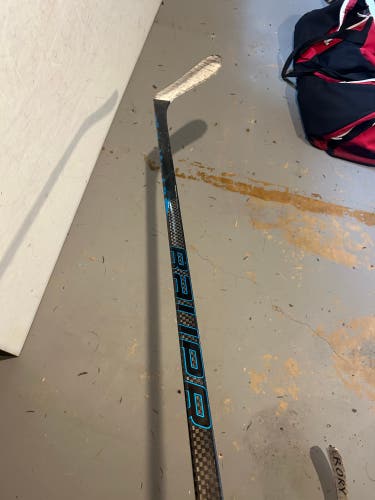 Used Senior Bauer Right Handed P28 Nexus E5 Pro Hockey Stick