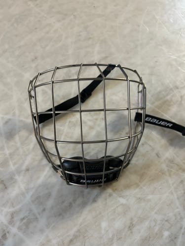 New Medium Bauer Profile II Facemask