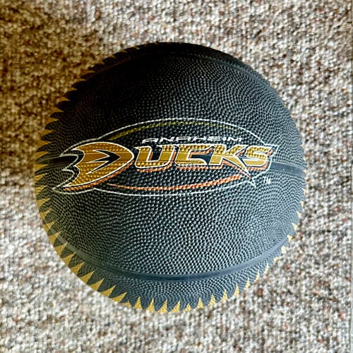 ANAHEIM DUCKS OFFICIALLY LICENSED NHL BASKETBALL by GOOD STUFF
