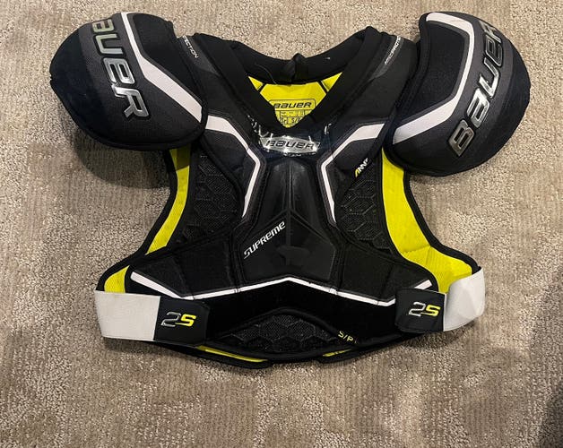 Brand New Bauer 2s Shoulder Pads