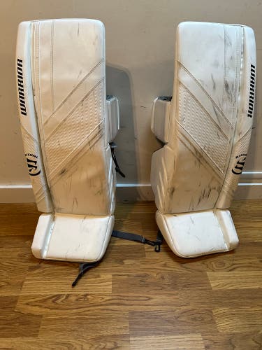 Hockey goalie leg pads