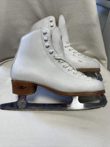 Women’s adult size 7 Riedell figure ice skates