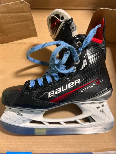 Used Intermediate Bauer  Size 5 Vapor X4 Hockey Skates