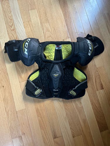 Ccm tacks 6052 shoulder pads junior large