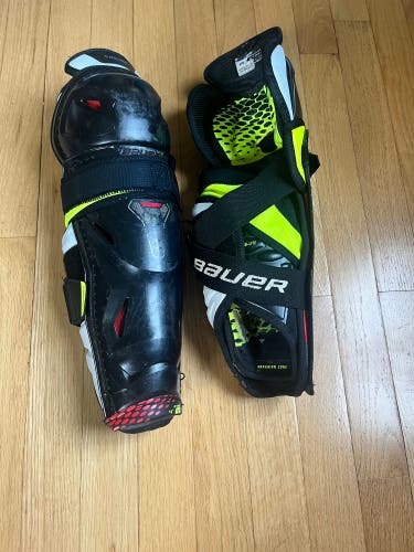 Bauer Hyperlite shin pads junior 12”
