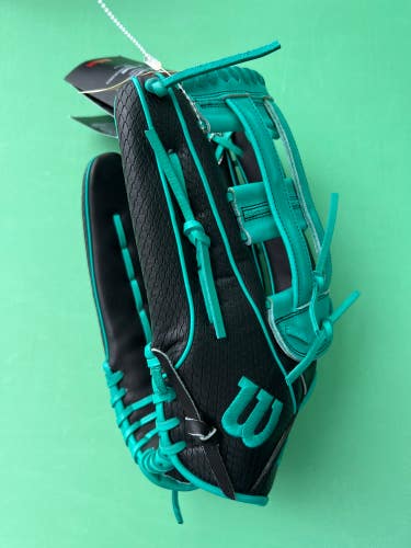 New Adult Wilson A2000 Left Hand Throw Outfield Softball Glove 14"