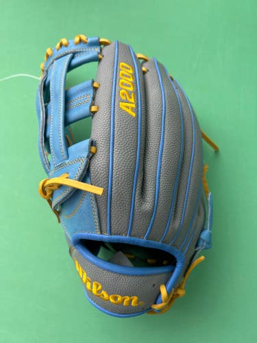 New Adult Wilson A2000 Left Hand Throw Outfield Softball Glove 12.5"