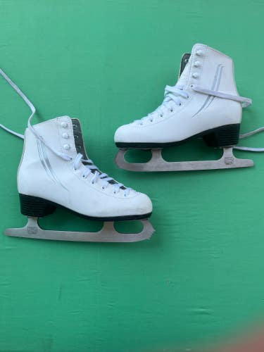 White Used Lake Placid Cascade Figure Skates Girls Size 4