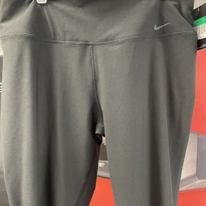 Brand New $60.00 Women’s Size XL Nike Legend Tight Fit Training Leggings