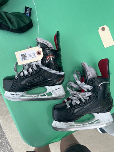 Used Youth Bauer Vapor X500 Hockey Skates Regular Width 12