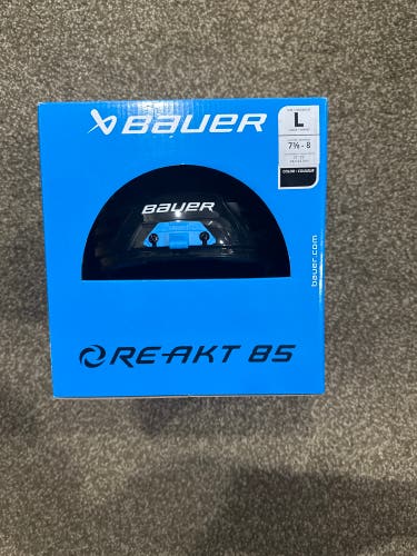 New Large Bauer  Re-Akt 85 Helmet