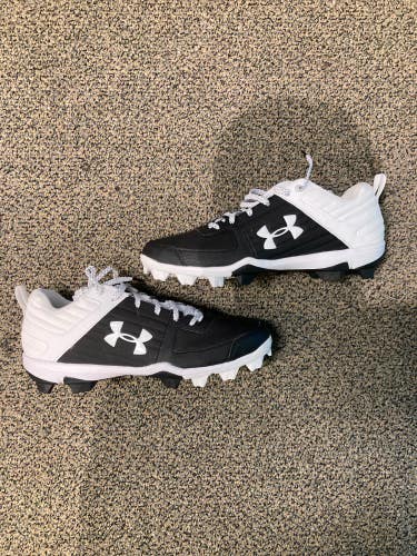 White New Size Men's 10.5 Under Armour Leadoff Baseball Cleats