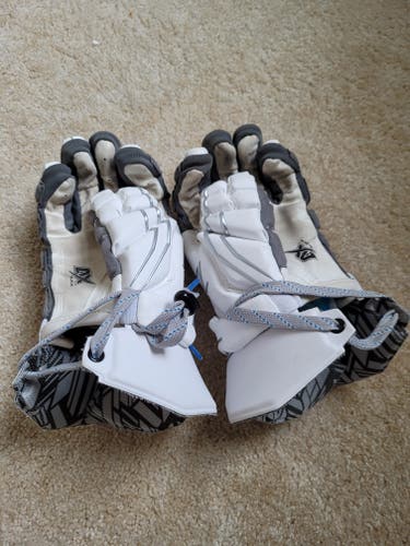 True Zerolyte Lacrosse Gloves 12"