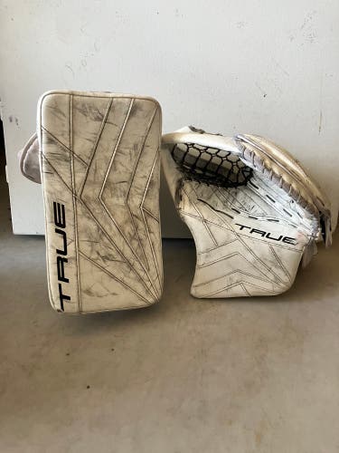 True catalyst 7x3 senior glove and blocker