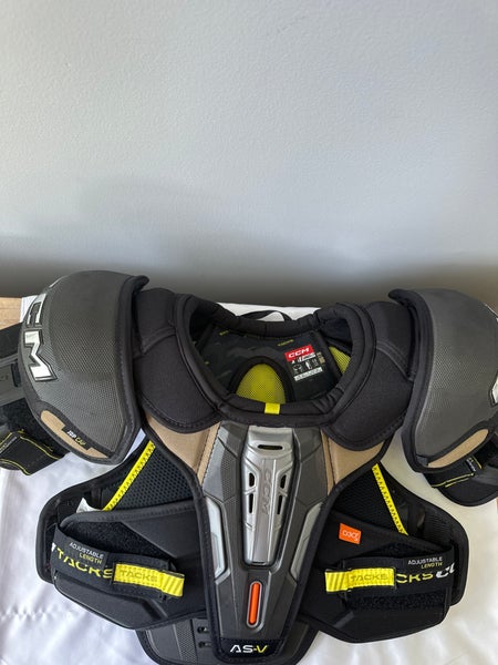 Like New - CCM Tacks AS-V Hockey Shoulder Pads Junior Large