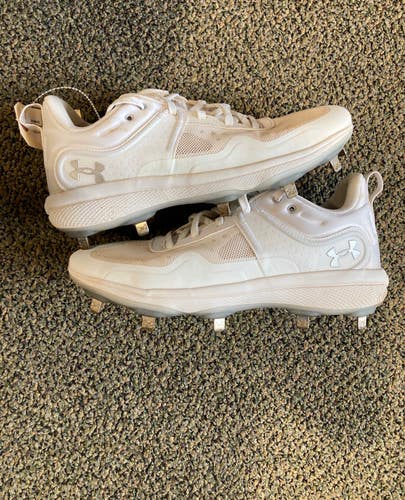 Used Women's 9.5 Under Armour Glyde Softball Cleats