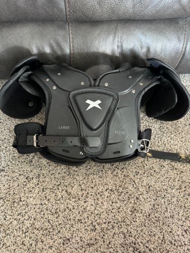 Used Youth Xenith Flyte Shoulder Pads