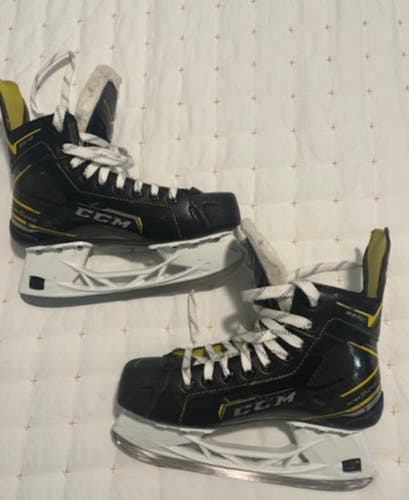 Used CCM Super Tacks 9370 Hockey Skates Regular Width Size 5.5