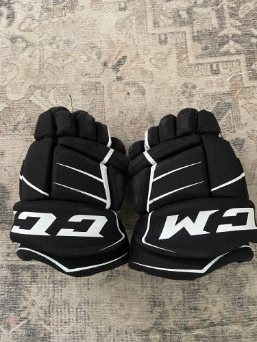 Ice hockey gloves