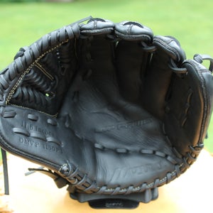 Used Right Hand Throw Mizuno Infield MVP Prime Baseball Glove 11.5"