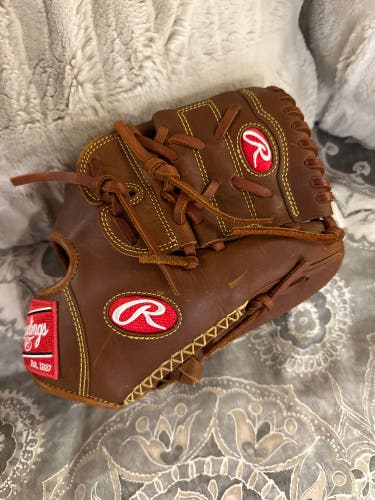 New 2022 Right Hand Throw 11.75" Heart of the Hide Baseball Glove