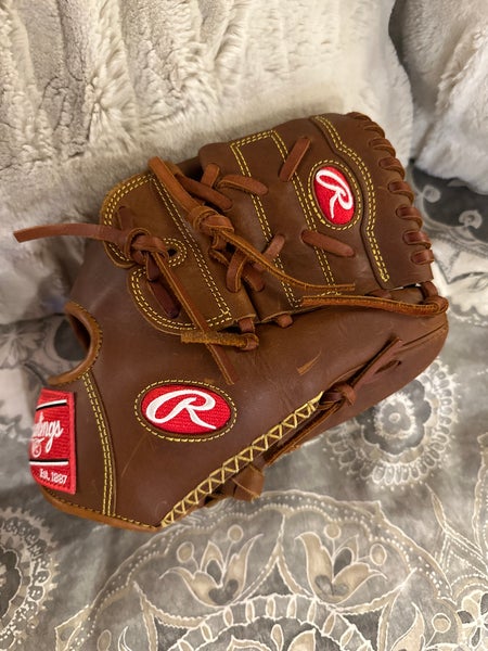 New 2022 Right Hand Throw 11.75" Heart of the Hide Baseball Glove