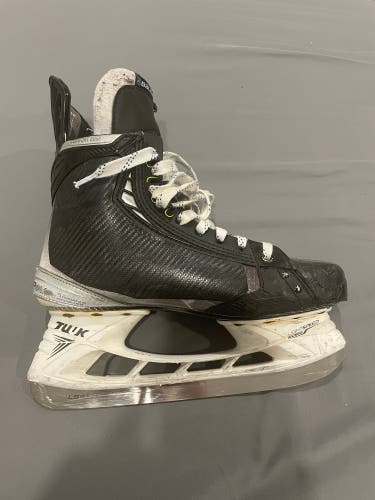 Used Senior Bauer Regular Width  Pro Stock 8.5 Vapor Hyperlite Hockey Skates