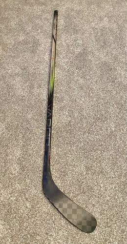 Used Senior Bauer Right Handed P90TM Vapor Hyperlite 2 Hockey Stick