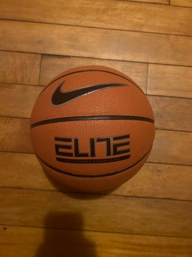 Nike elite mid size basketball 28.5"
