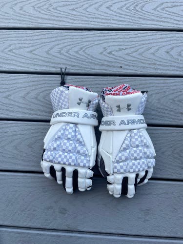 Used Under Armour Men’s Lacrosse Gloves - Large