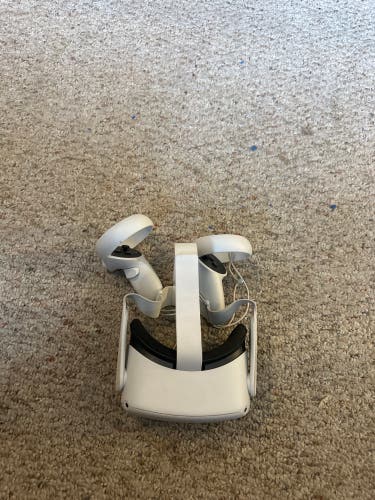 Oculus Quest 2 Lightly Used