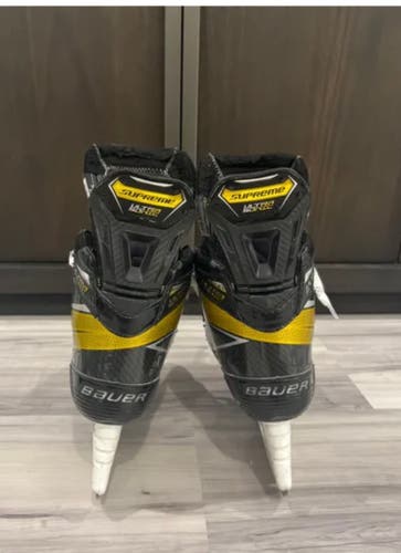 Used Bauer 9.5 Supreme UltraSonic Hockey Skates
