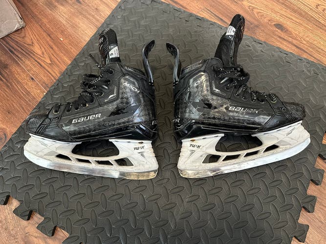 Used Intermediate Bauer  Size 5 Supreme Mach Hockey Skates