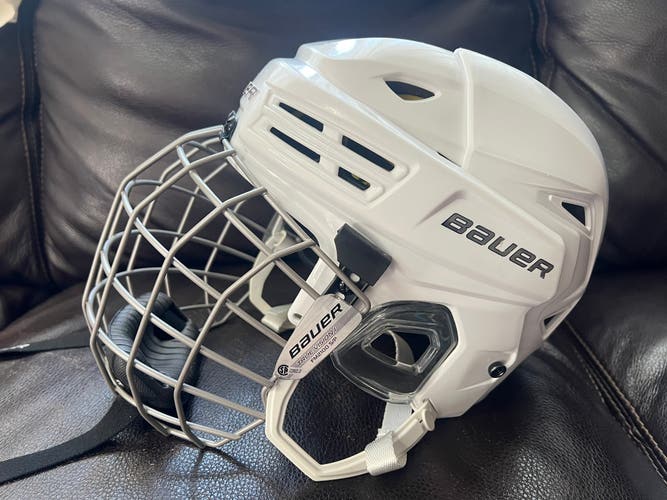 Used Small Bauer  Re-Akt 200 Helmet