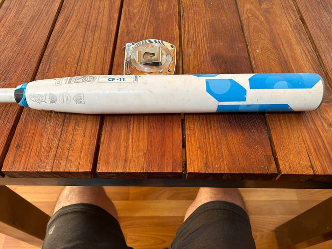 Used 2023 DeMarini CF Bat (-11) Composite 21 oz 32"