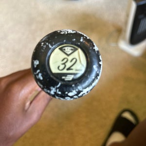 Used 2022 Louisville Slugger BBCOR Certified Composite 29 oz 32" Meta Bat