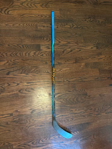 Used Junior Bauer Right Handed P28  Nexus Sync Hockey Stick