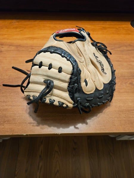 Used Rawlings Right Hand Throw Gold Glove Elite Baseball Glove