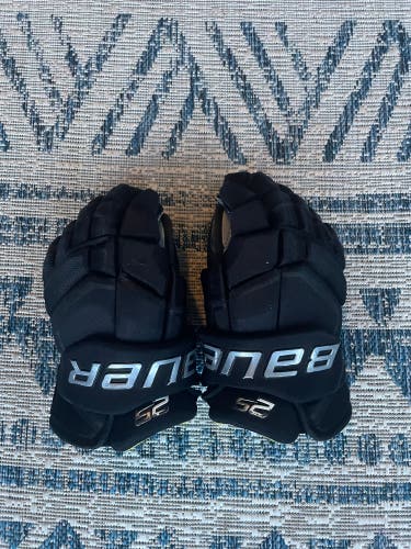 Bauer 2s hockey gloves