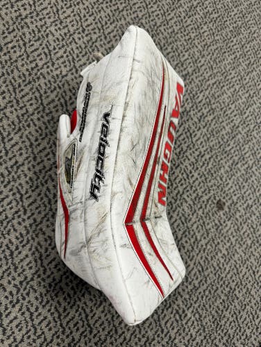 Used Vaughn Senior Pro XF Carbon white/Red blocker