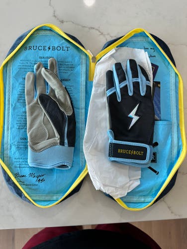 Bruce Bolt Youth-Medium Batting Gloves