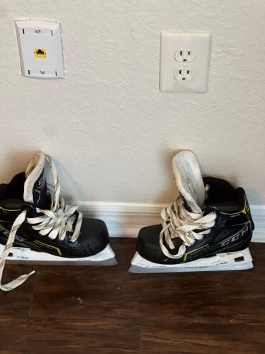 Used Youth CCM Regular Width  13 Hockey Skates